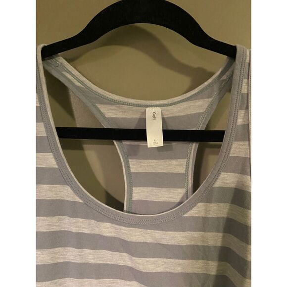 GapFit Women’s Striped Athletic Casual Tank Top Size Medium NWOT - Picture 3 of 4